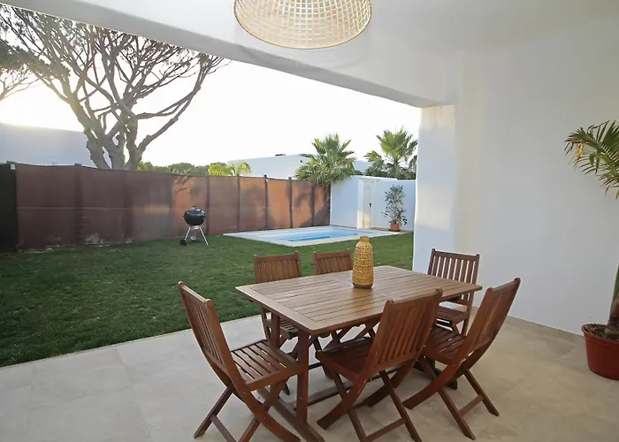 Casas Palma Zahora casa con piscina privada junto a la playa